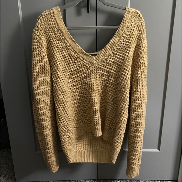 V-neck sweater with an open back - Picture 1 of 2